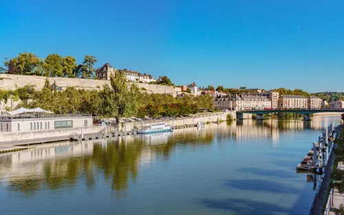 /image-places/france-cergy-pontoise.jpg
