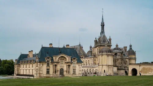 /image-places/france-chantilly-city.jpg