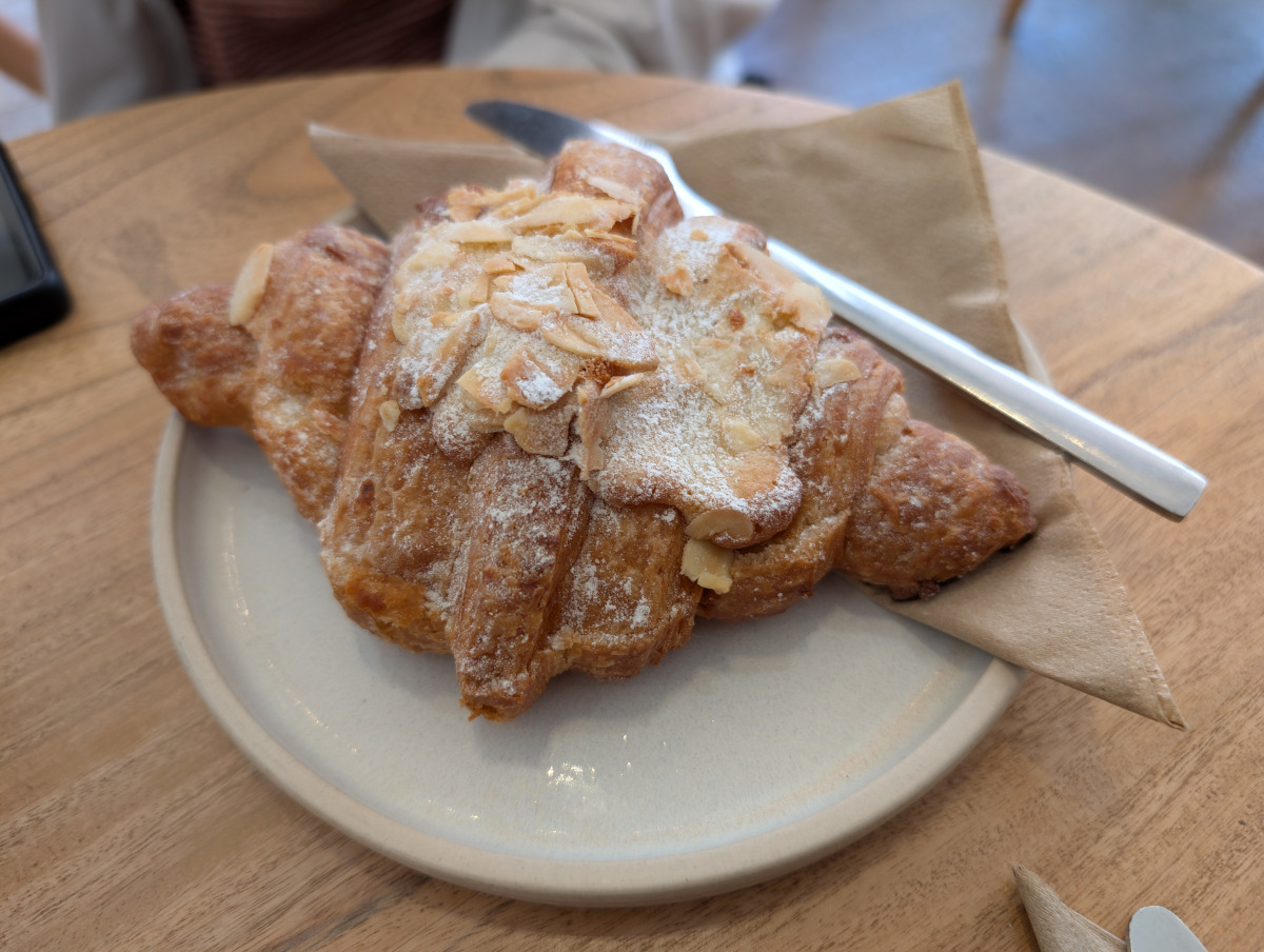 croissant-almond